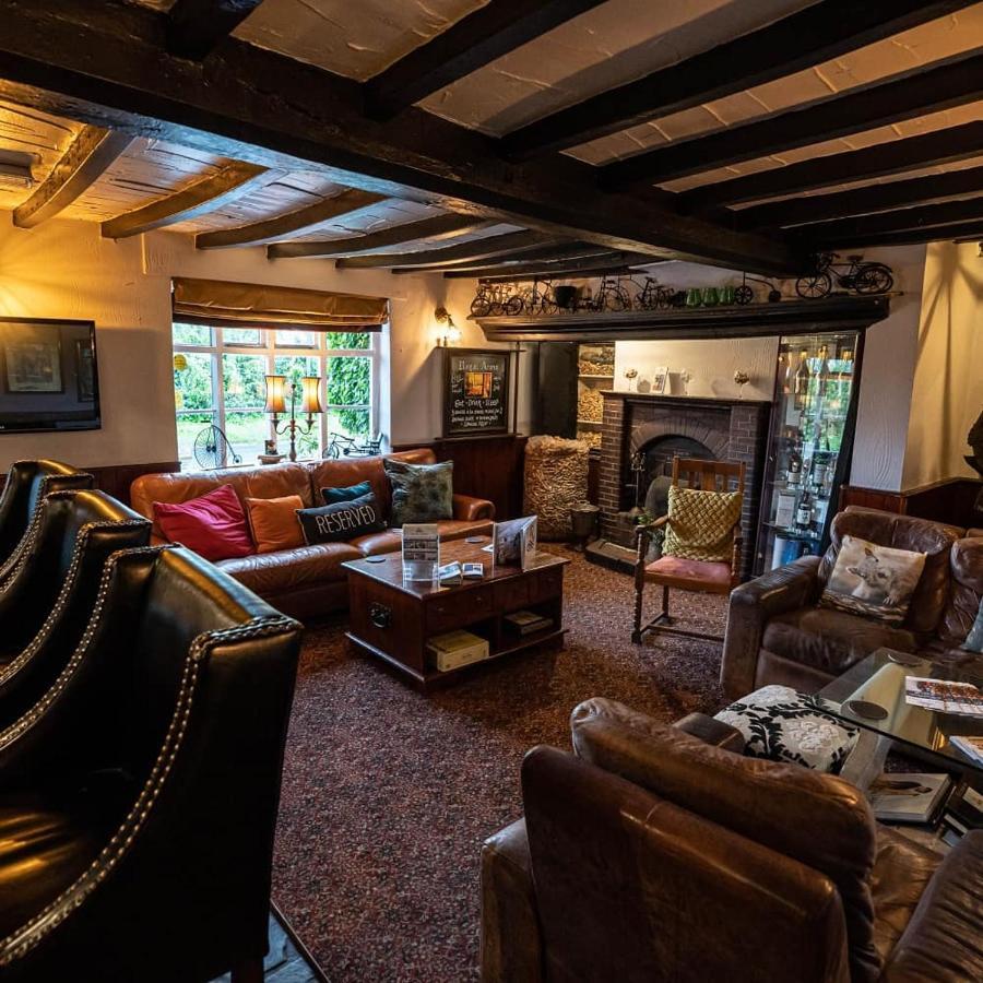 The Royal Arms Hotel Саттон Чейни Экстерьер фото