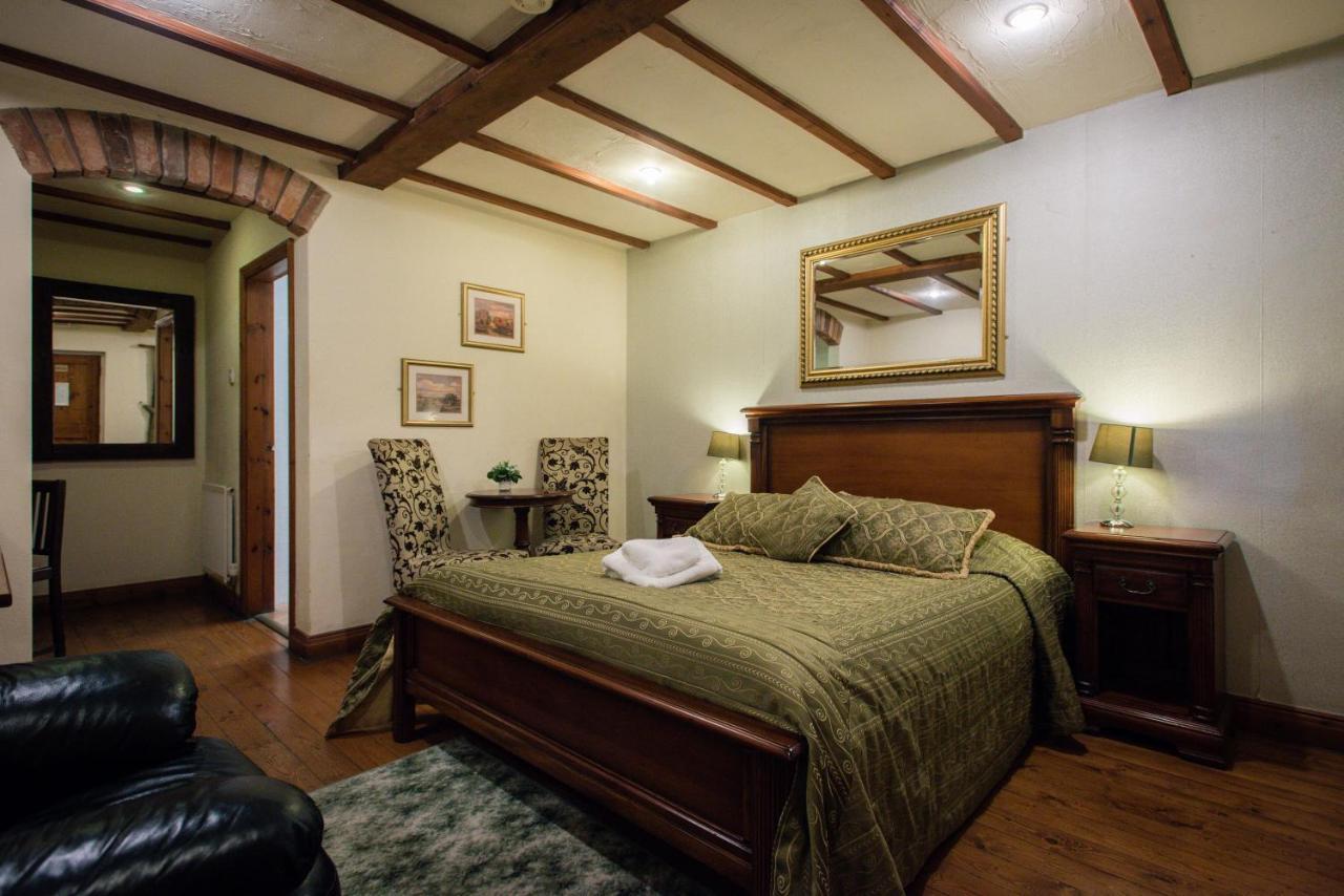 The Royal Arms Hotel Саттон Чейни Экстерьер фото