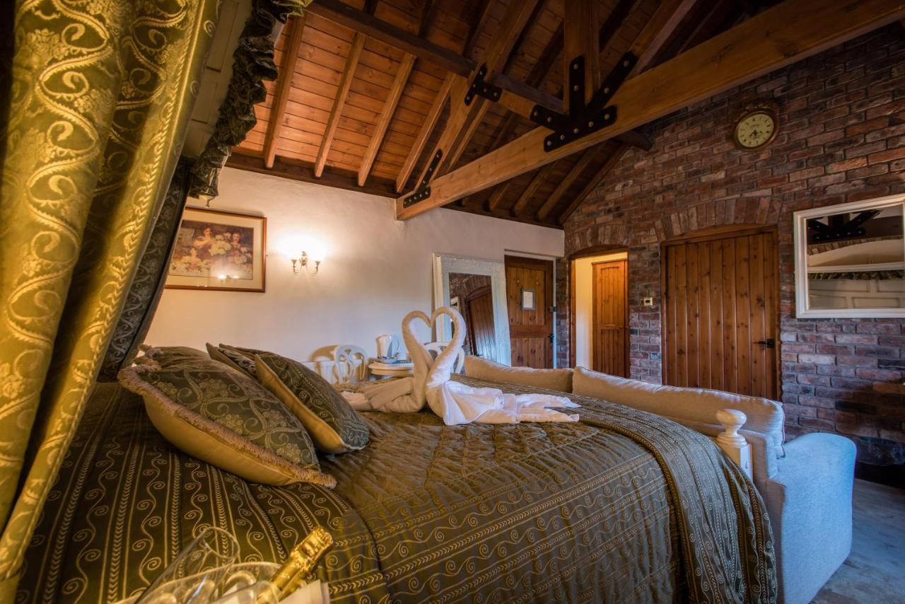 The Royal Arms Hotel Саттон Чейни Экстерьер фото