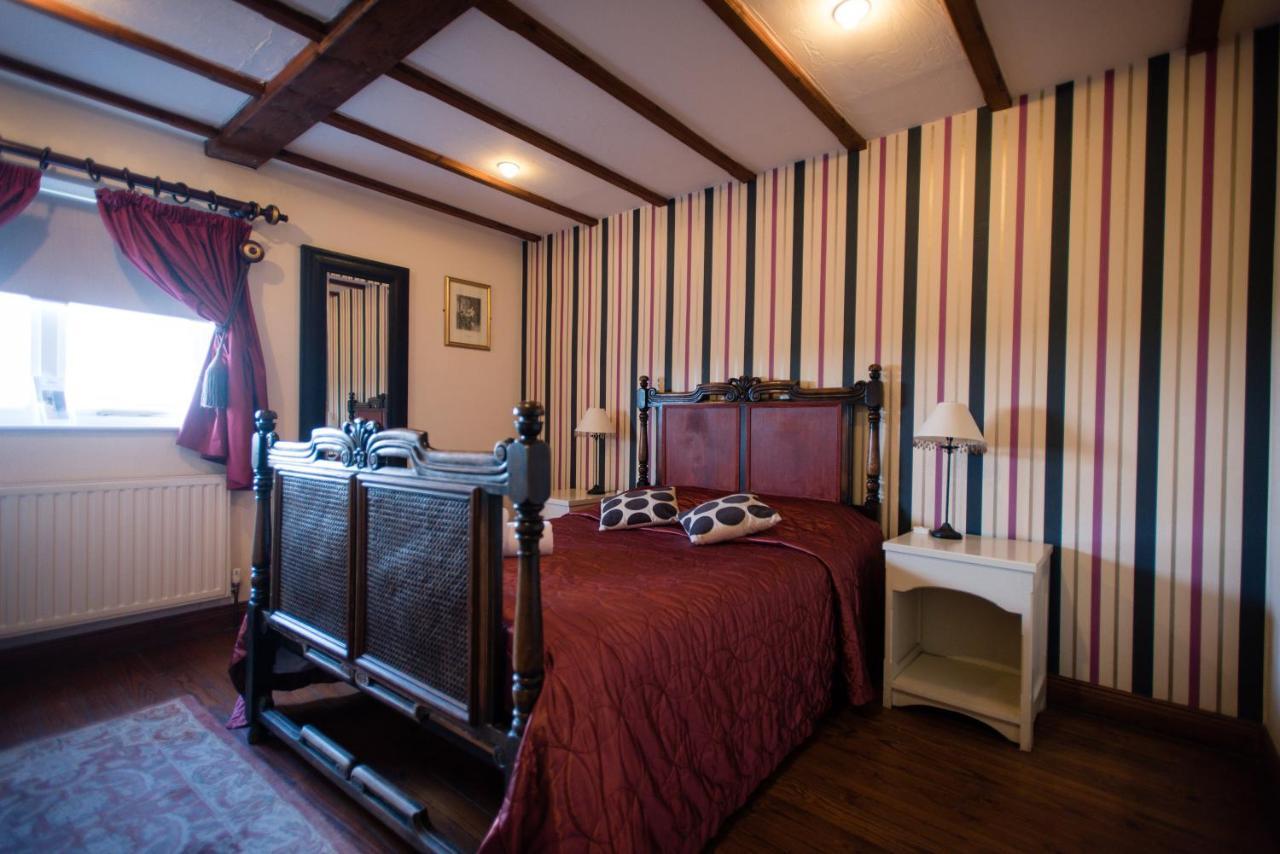 The Royal Arms Hotel Саттон Чейни Экстерьер фото